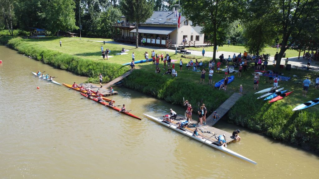 Kojetínská loděnice otevřela po 66. řeku Moravu na krátké tratě